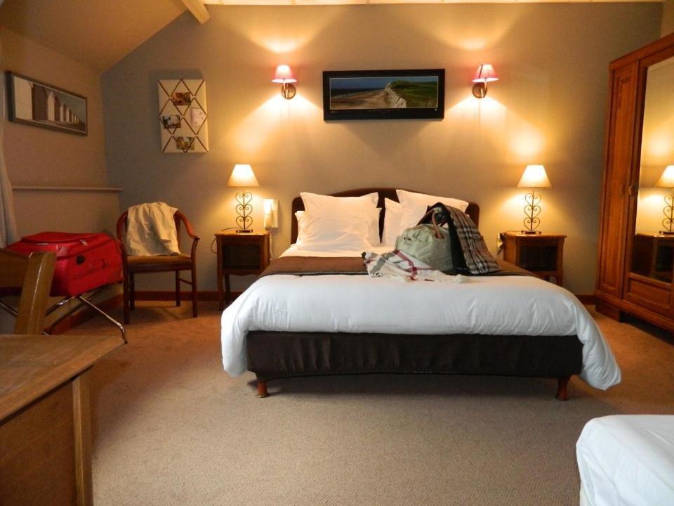 Logis - Auberge Du Colombier Guînes Quarto foto